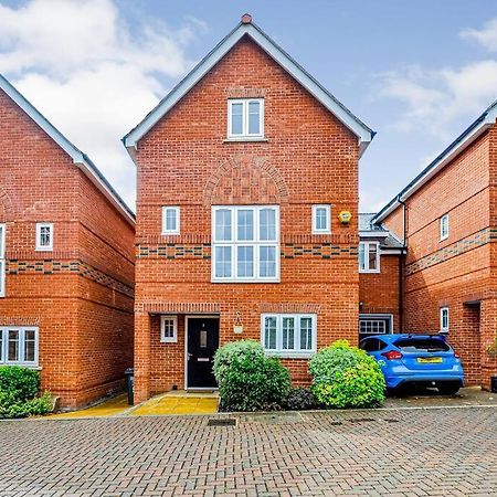 Entire House Sleeps 8 Near The River Thames Maidenhead Exterior photo