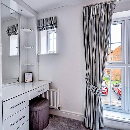 Entire House Sleeps 8 Near The River Thames Maidenhead Exterior photo