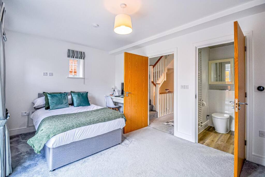 Entire House Sleeps 8 Near The River Thames Maidenhead Exterior photo