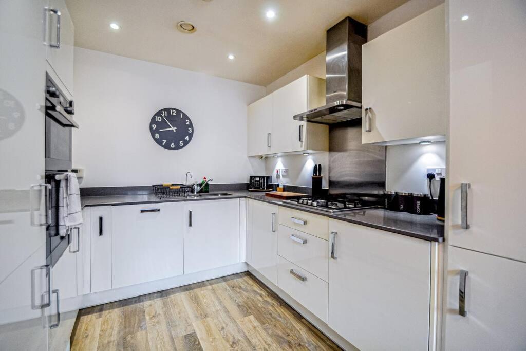 Entire House Sleeps 8 Near The River Thames Maidenhead Exterior photo