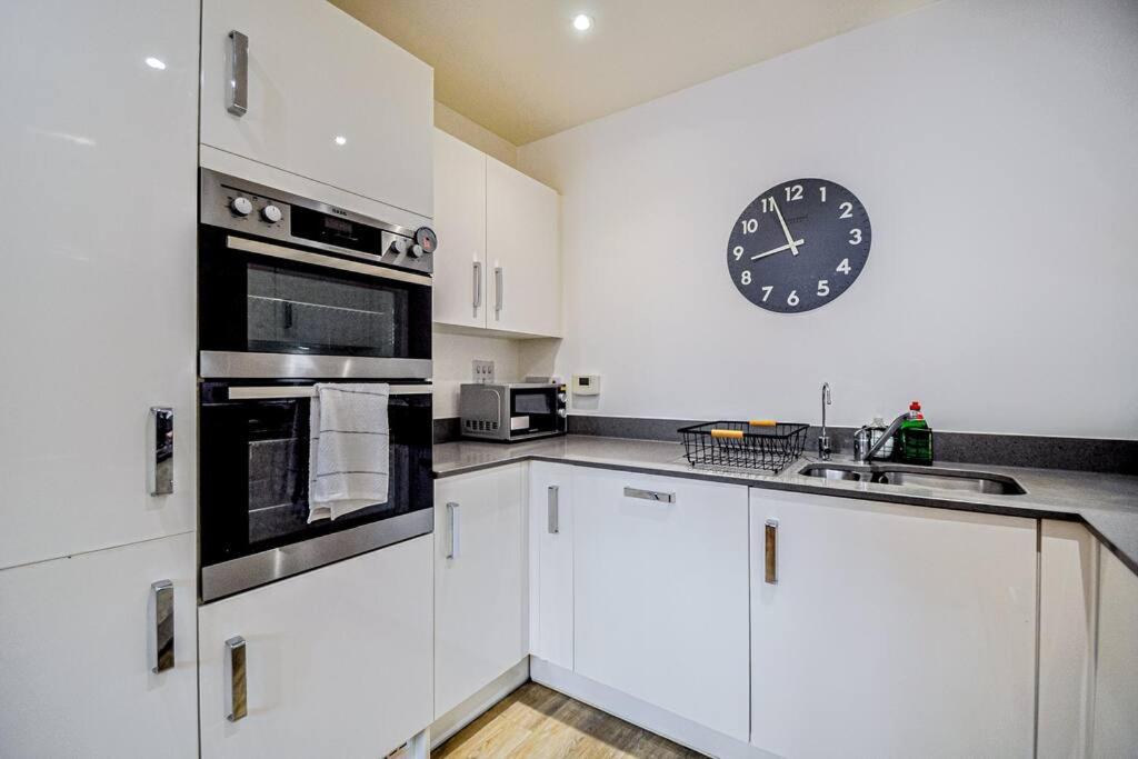 Entire House Sleeps 8 Near The River Thames Maidenhead Exterior photo