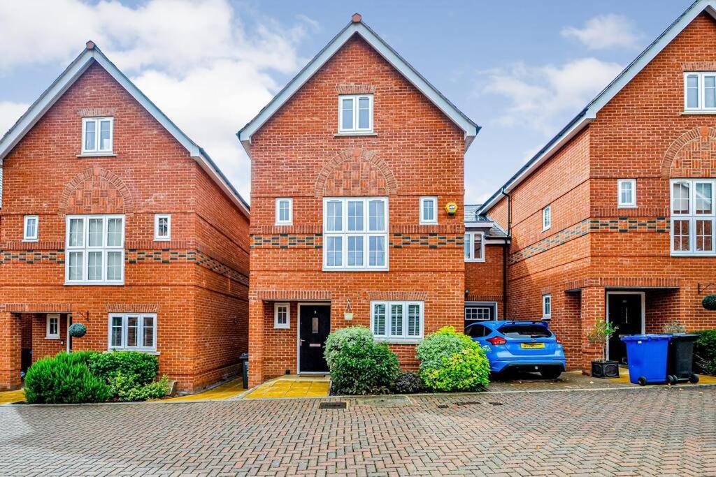 Entire House Sleeps 8 Near The River Thames Maidenhead Exterior photo