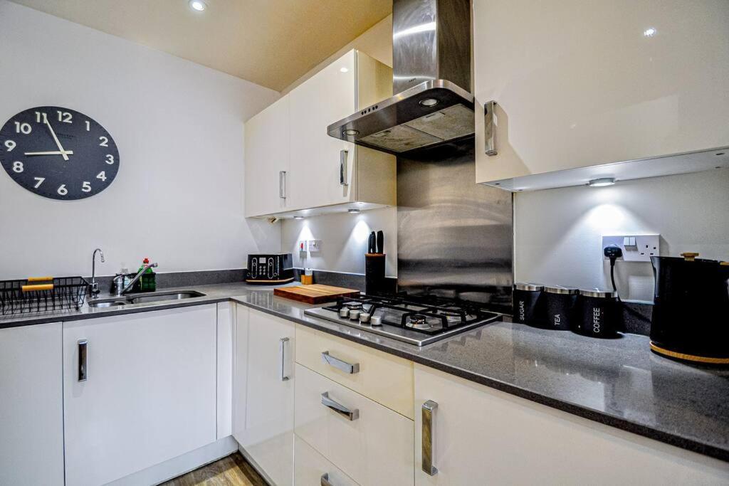 Entire House Sleeps 8 Near The River Thames Maidenhead Exterior photo