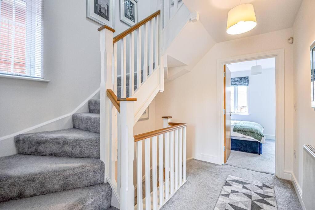 Entire House Sleeps 8 Near The River Thames Maidenhead Exterior photo