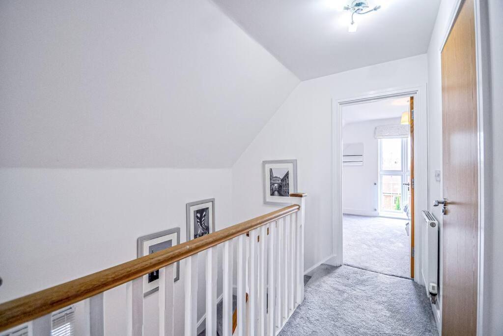 Entire House Sleeps 8 Near The River Thames Maidenhead Exterior photo