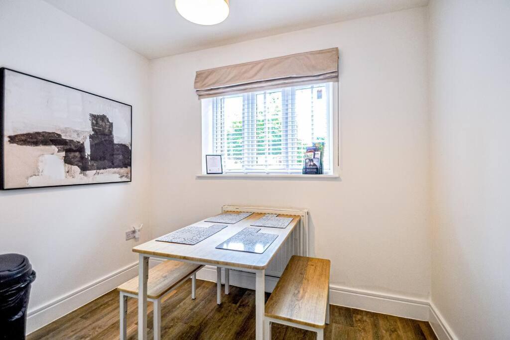Entire House Sleeps 8 Near The River Thames Maidenhead Exterior photo