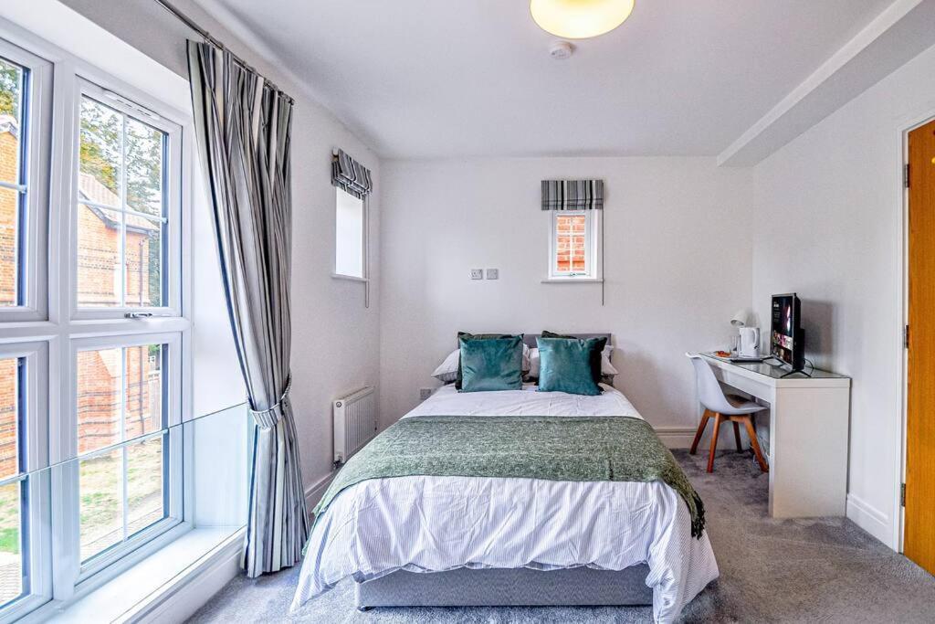 Entire House Sleeps 8 Near The River Thames Maidenhead Exterior photo