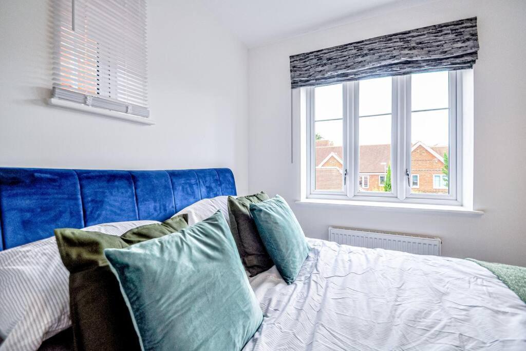 Entire House Sleeps 8 Near The River Thames Maidenhead Exterior photo