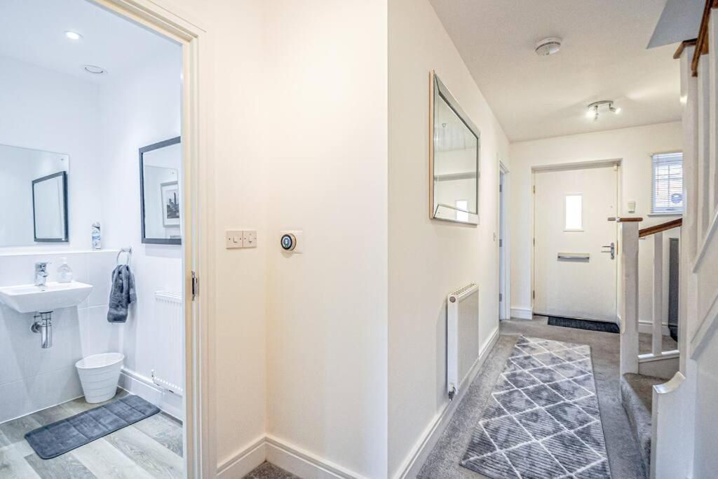 Entire House Sleeps 8 Near The River Thames Maidenhead Exterior photo