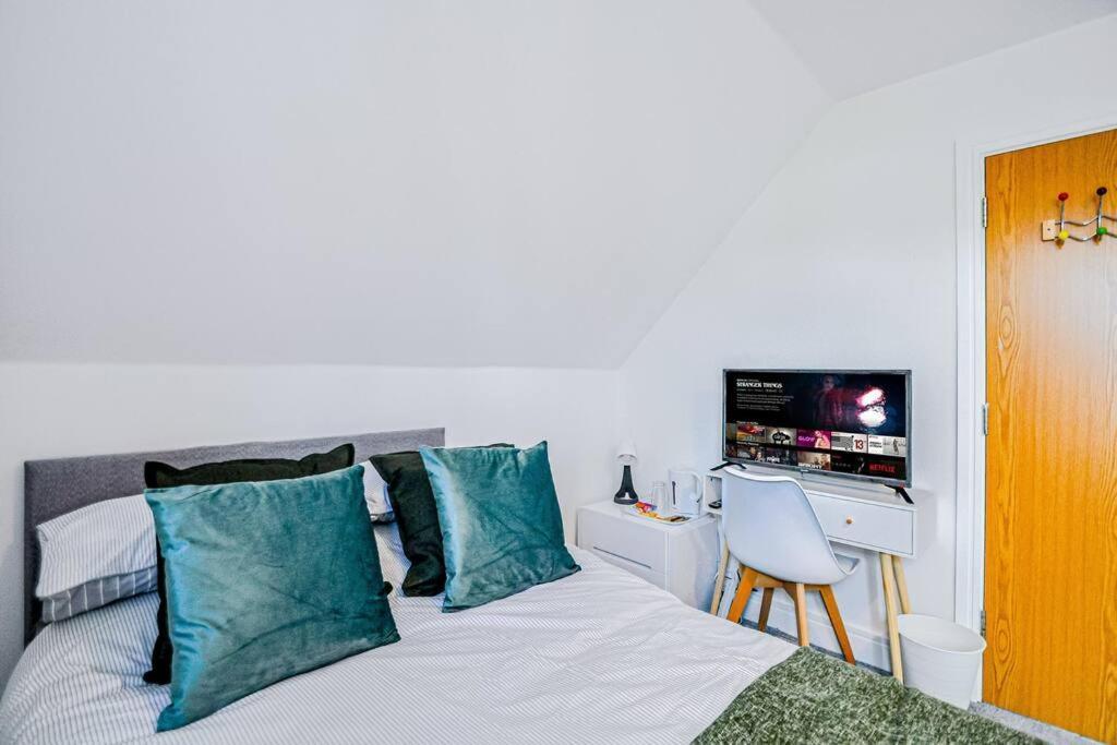 Entire House Sleeps 8 Near The River Thames Maidenhead Exterior photo