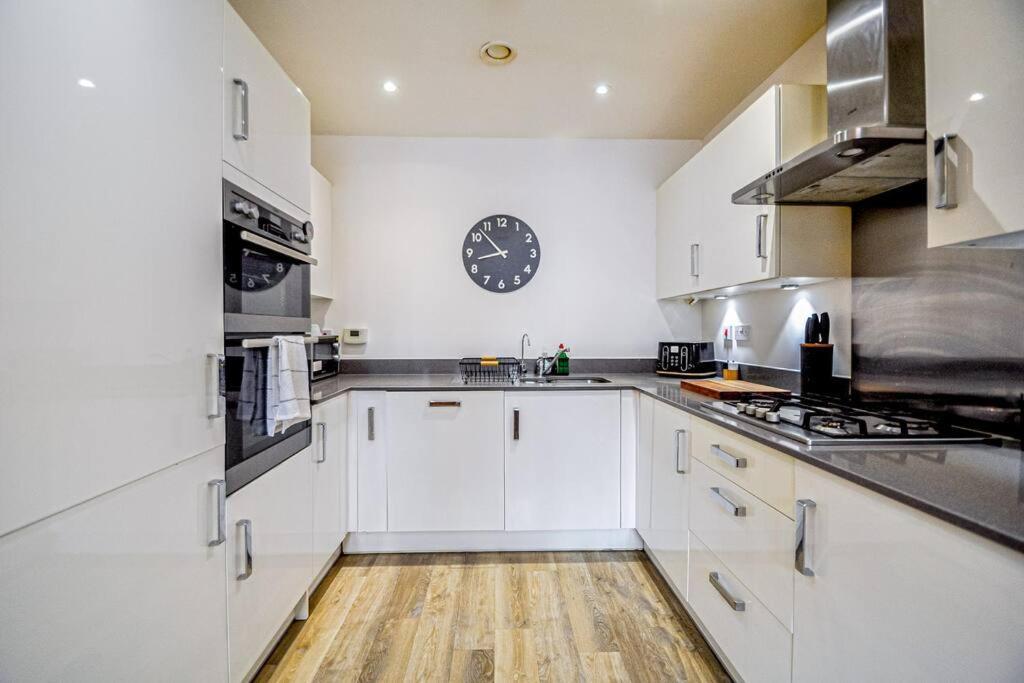 Entire House Sleeps 8 Near The River Thames Maidenhead Exterior photo