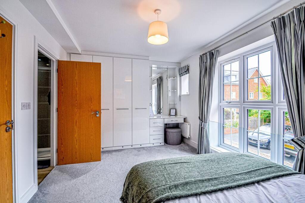 Entire House Sleeps 8 Near The River Thames Maidenhead Exterior photo