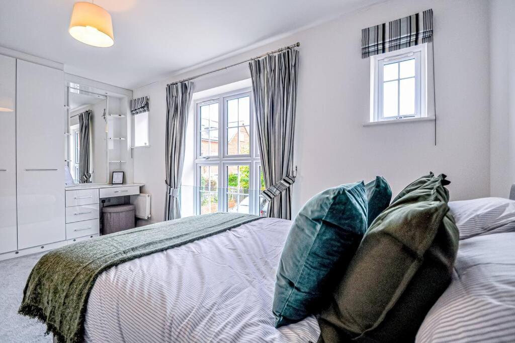 Entire House Sleeps 8 Near The River Thames Maidenhead Exterior photo