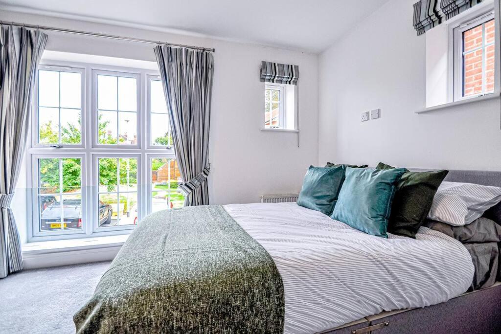 Entire House Sleeps 8 Near The River Thames Maidenhead Exterior photo