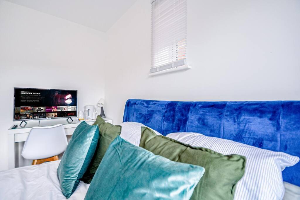 Entire House Sleeps 8 Near The River Thames Maidenhead Exterior photo