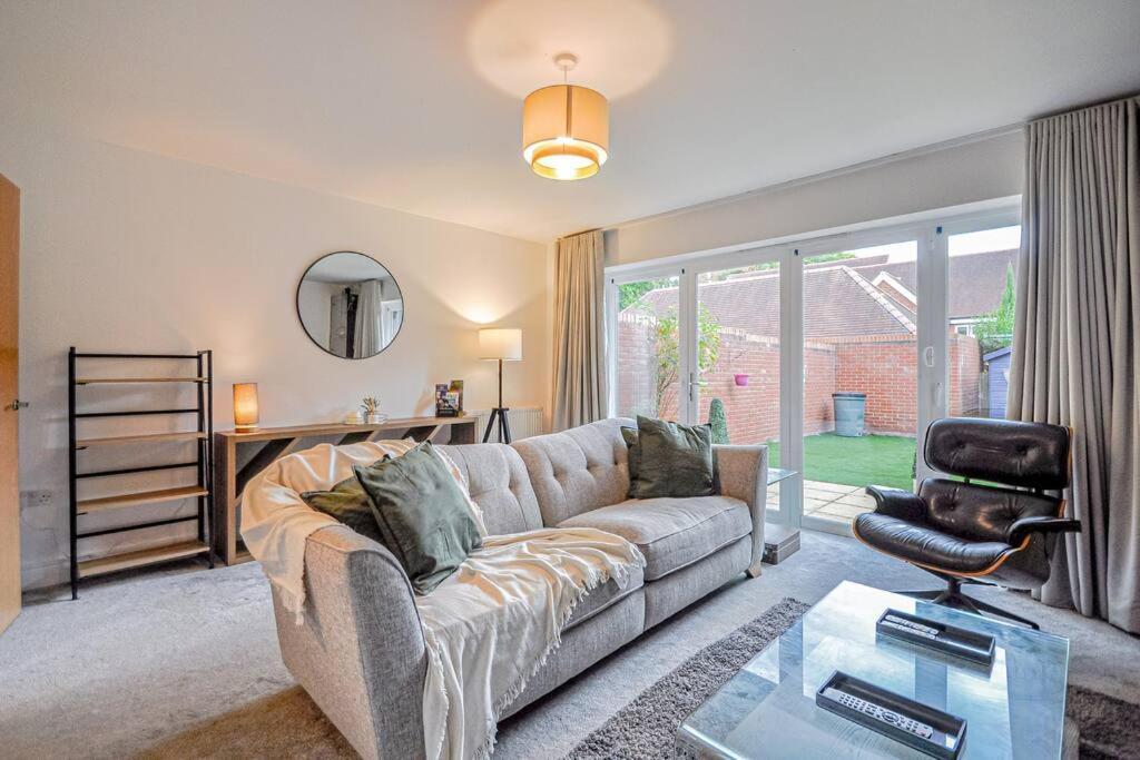 Entire House Sleeps 8 Near The River Thames Maidenhead Exterior photo