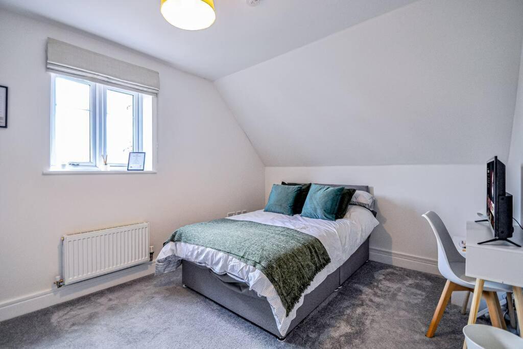 Entire House Sleeps 8 Near The River Thames Maidenhead Exterior photo