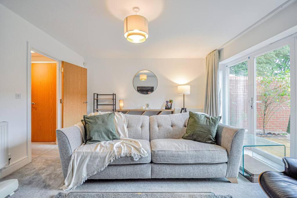 Entire House Sleeps 8 Near The River Thames Maidenhead Exterior photo