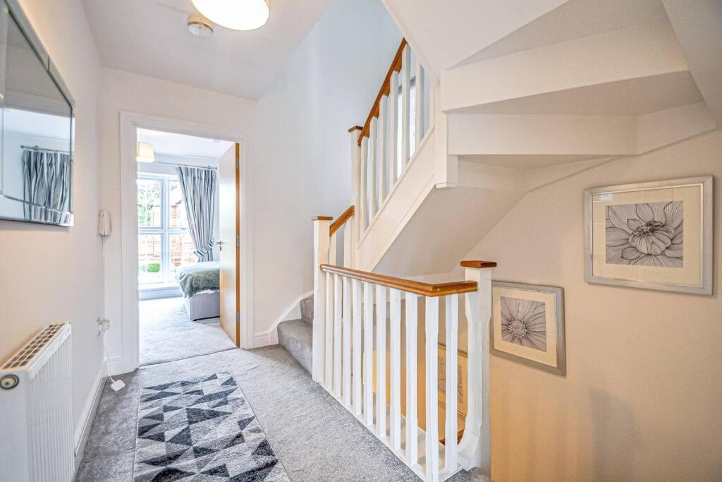 Entire House Sleeps 8 Near The River Thames Maidenhead Exterior photo