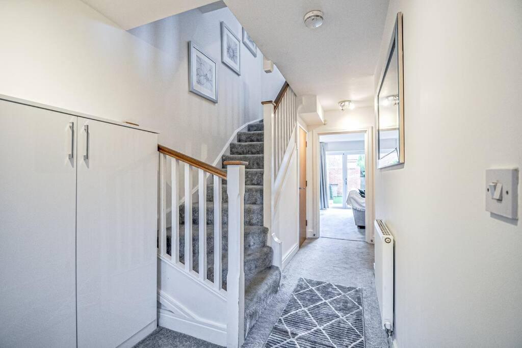 Entire House Sleeps 8 Near The River Thames Maidenhead Exterior photo